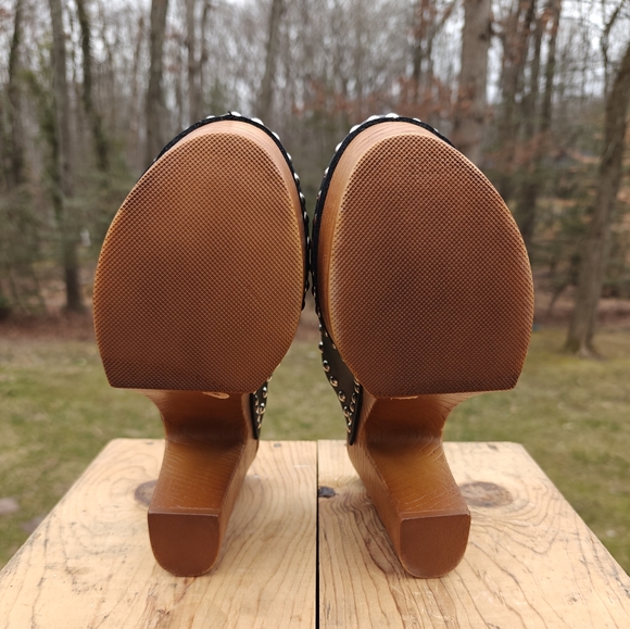 Steve Madden "DUTCHESS" Black Leather Studded Wood-Platform Clogs - Picture 5 of 8